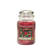 Red Apple Wreath Candle ( věnec z červených jablíček ) - Vonná svíčka 