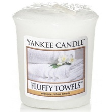 Fluffy Towels Candle ( načechrané ručníky ) - Aromatická votivní svíčka