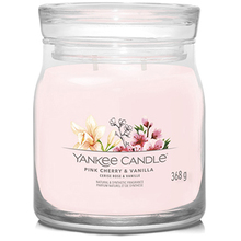 Pink Cherry & Vanilla Signature Candle ( růžová třešeň a vanilka ) - Vonná svíčka