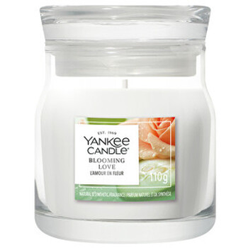 Blooming Love Signature Candle ( rozkvétající láska ) - Vonná svíčka