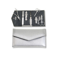 Luxurious Manicure Set Carbon 7 - Luxusní 7 dílná manikúra ve stříbrném pouzdře 